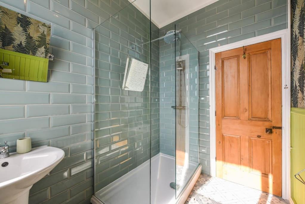 Traditional 3-Bed Property In Pontcanna With Parking คาร์ดิฟฟ์ ภายนอก รูปภาพ