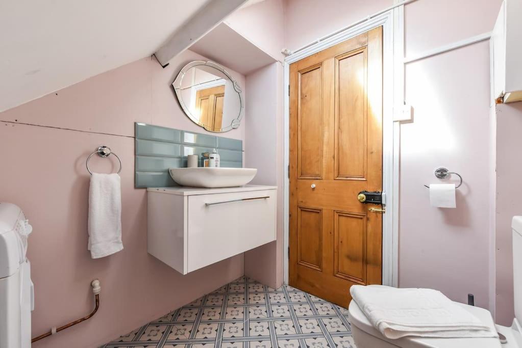 Traditional 3-Bed Property In Pontcanna With Parking คาร์ดิฟฟ์ ภายนอก รูปภาพ